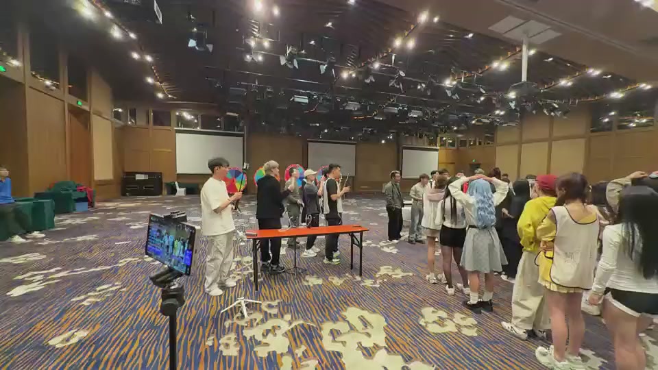 2人脸色同时不对了